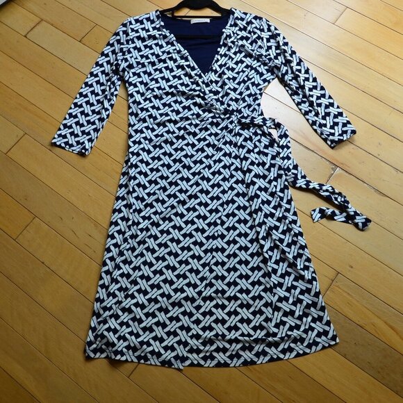 Gilli Dresses & Skirts - Gilli Faux Wrap Dress Size M Black White